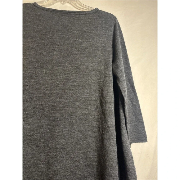 Larry Levine Women's Crew Neck Sweater Top Grey Asymmetrical Hem Size Medium - Picture 10 of 15
